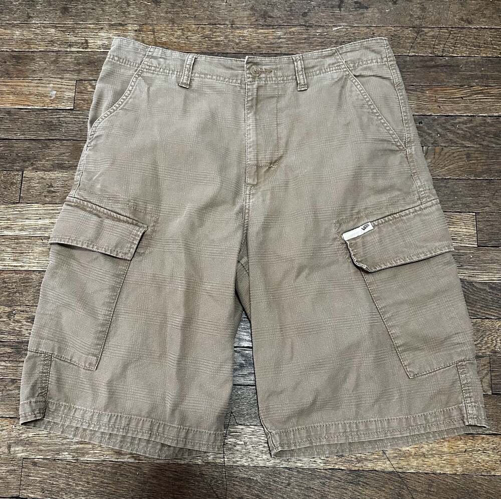 Vans Size 32 Tan Brown Embroidered Skull Pocket Skater Cargo Shorts Textured - Picture 2 of 8